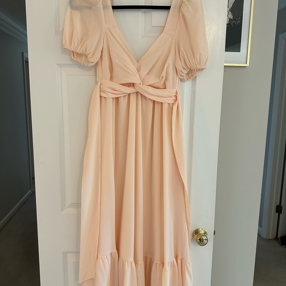 ASTR THE LABEL Elegant Peach Dress